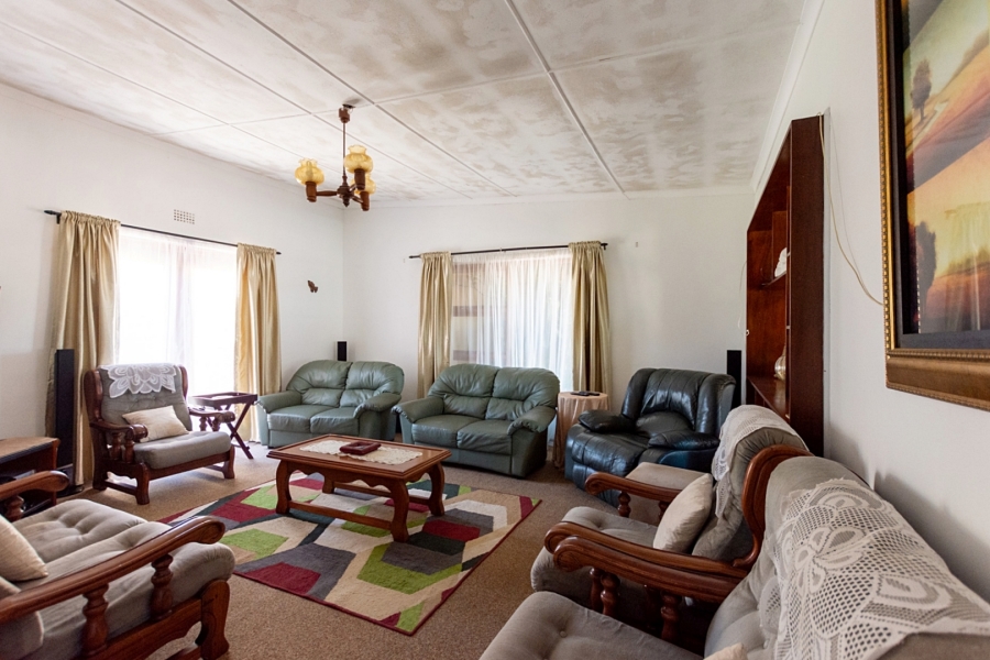 4 Bedroom Property for Sale in Middedorp Western Cape